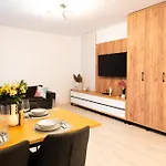Apartman Soni Exclusive 749 Plaza With Free Private Parking & Self Check-in Bukarest