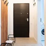 Soni Exclusive 749 Plaza With Free Private Parking & Self Check-in Apartman *