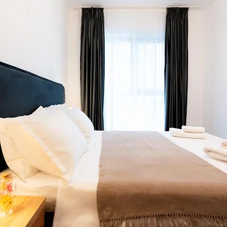 Soni Exclusive 749 Plaza With Free Private Parking & Self Check-in