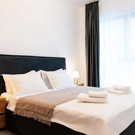 Апартаменты Soni Exclusive 749 Plaza With Free Private Parking & Self Check-in *