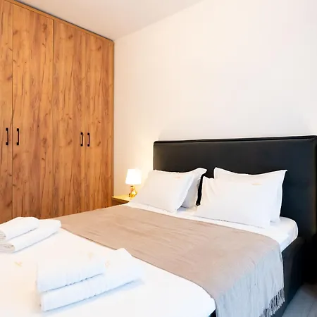 Soni Exclusive 749 Plaza With Free Private Parking & Self Check-in *