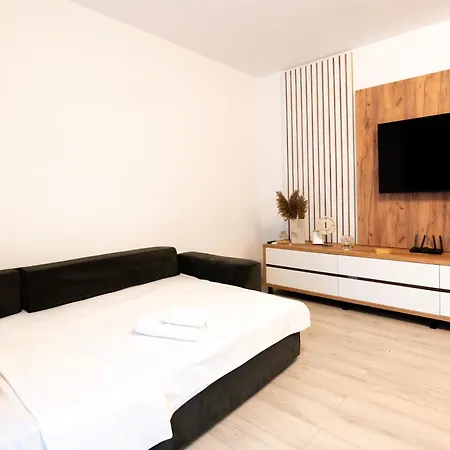 Soni Exclusive 749 Plaza With Free Private Parking & Self Check-in *