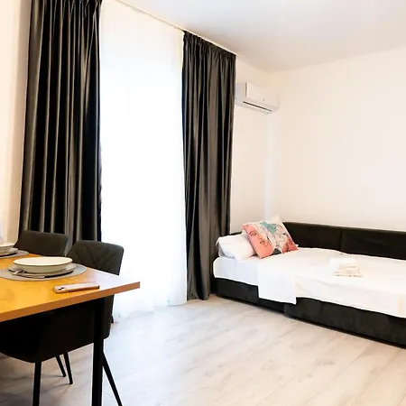 Апартаменты Soni Exclusive 749 Plaza With Free Private Parking & Self Check-in *