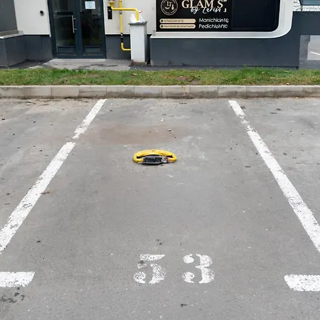 Soni Exclusive 749 Plaza With Free Private Parking & Self Check-in