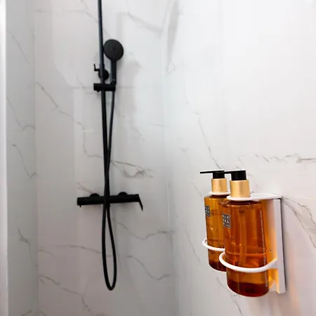 Soni Exclusive 749 Plaza With Free Private Parking & Self Check-in