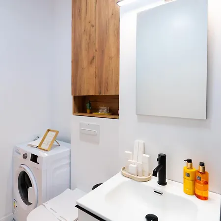 Soni Exclusive 749 Plaza With Free Private Parking & Self Check-in * Bukarest