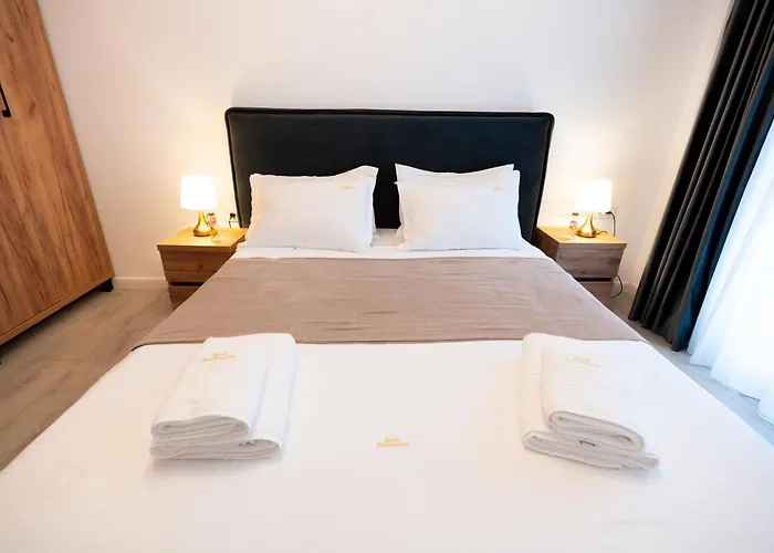 Soni Exclusive 749 Plaza With Free Private Parking & Self Check-in