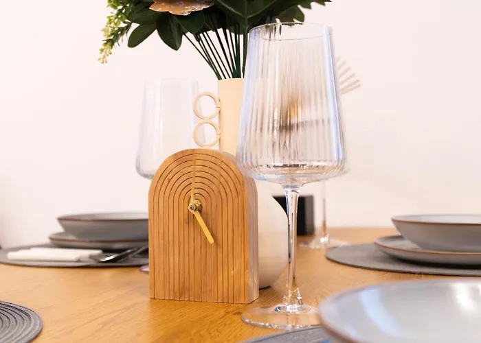 Soni Exclusive 749 Plaza With Free Private Parking & Self Check-in *