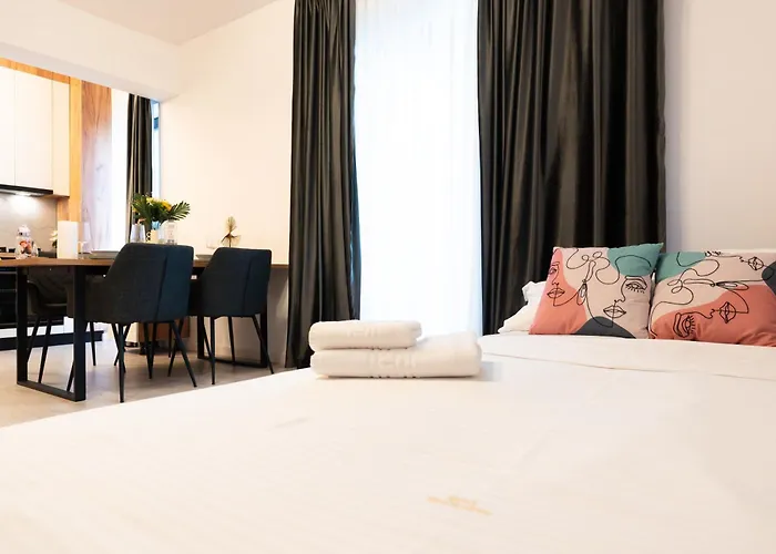 Daire Soni Exclusive 749 Plaza With Free Private Parking & Self Check-in *