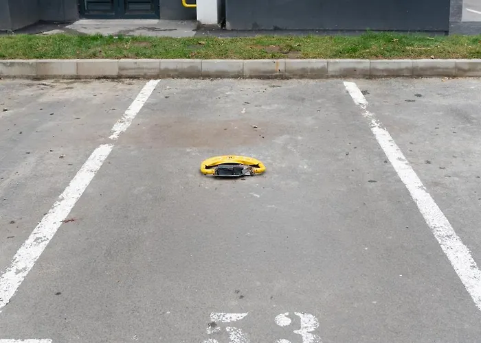 Soni Exclusive 749 Plaza With Free Private Parking & Self Check-in