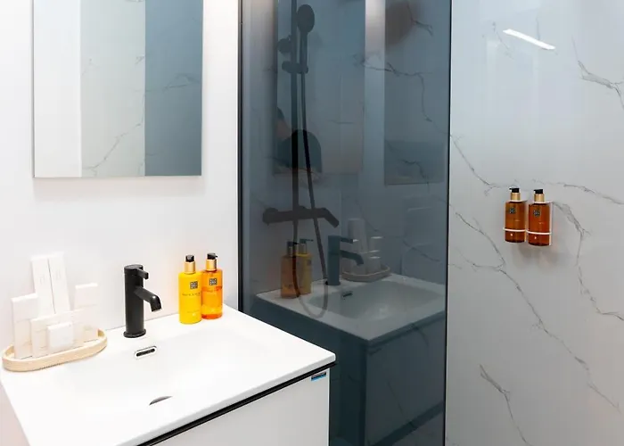 Daire Soni Exclusive 749 Plaza With Free Private Parking & Self Check-in Bükreş