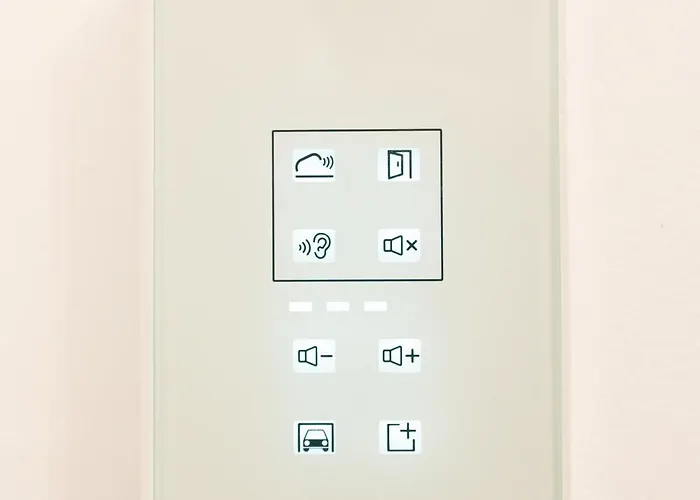 Soni Exclusive 749 Plaza With Free Private Parking & Self Check-in