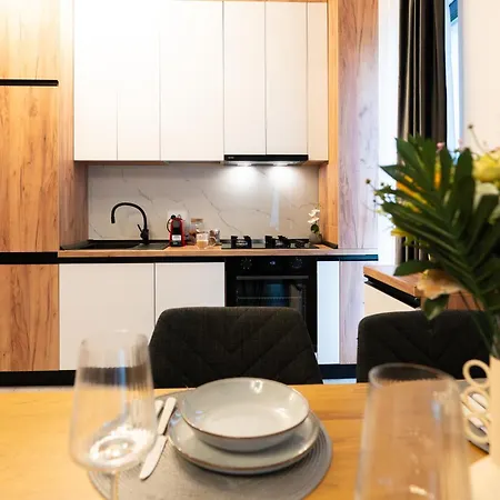 Soni Exclusive 749 Plaza With Free Private Parking & Self Check-in *