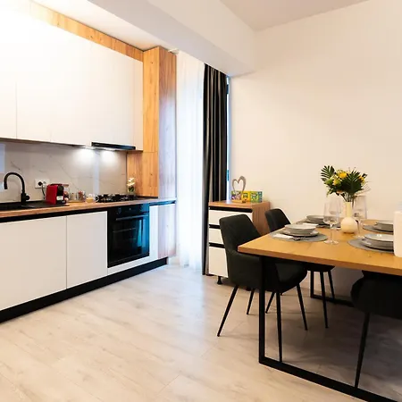 Soni Exclusive 749 Plaza With Free Private Parking & Self Check-in * Bükreş