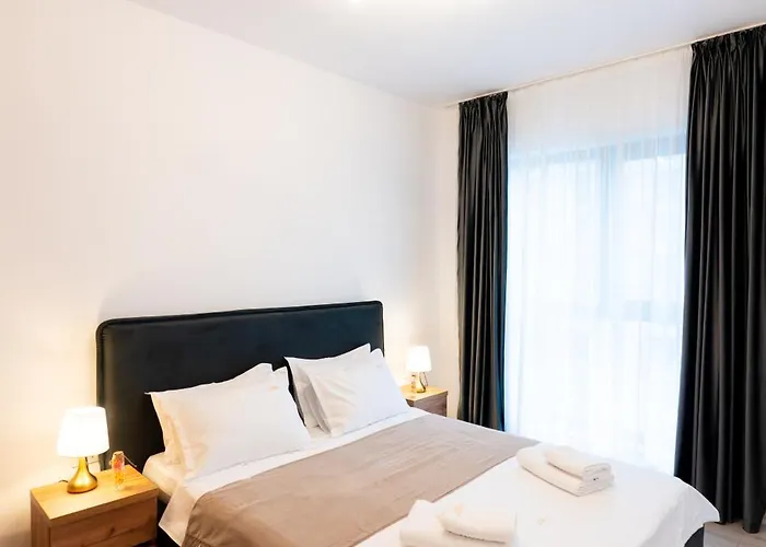 Soni Exclusive 749 Plaza With Free Private Parking & Self Check-in Apartament *