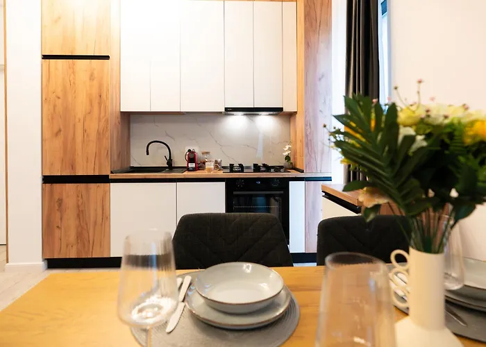 Soni Exclusive 749 Plaza With Free Private Parking & Self Check-in *